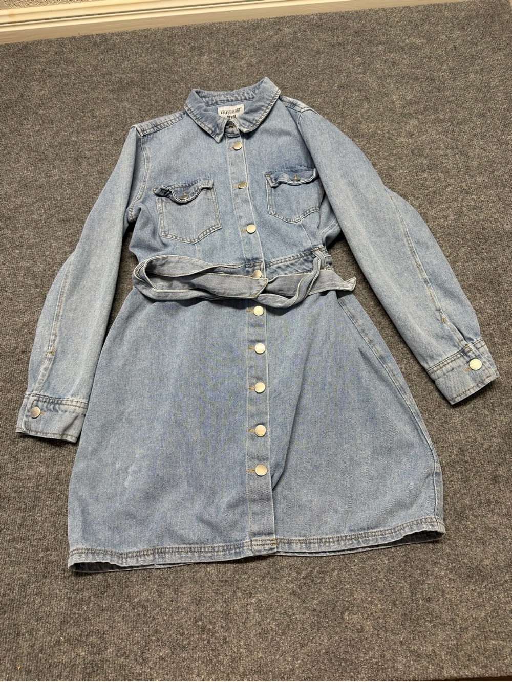 Velvet Heart Light Blue Denim Button-Up Dress with Belt